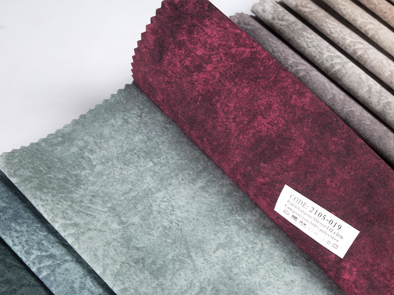 Tissu stratifié en velours imprimé polyvalent: parfait pour les vêtements, la décoration intérieure et plus